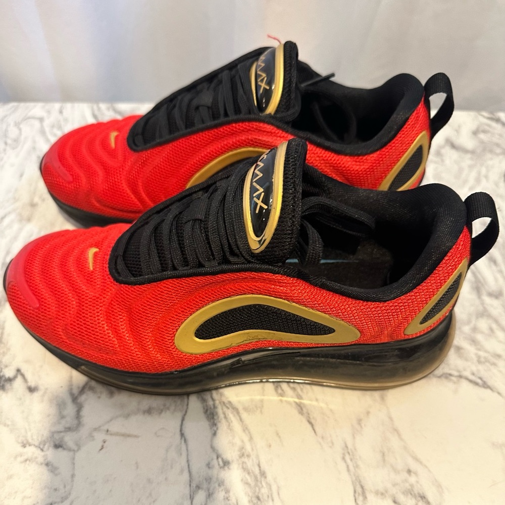 Used Nike Air Max 720 Women’s Shoes.